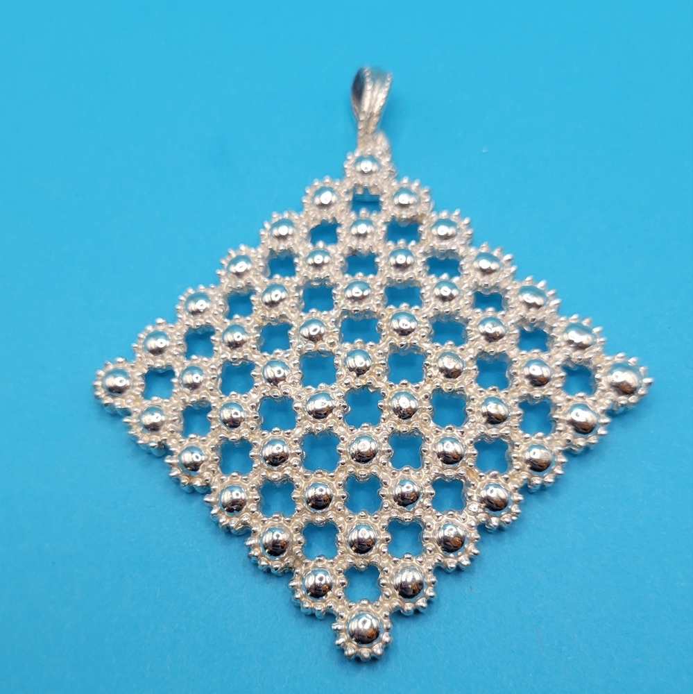 Elegant Vintage Cathe Silver Pendant